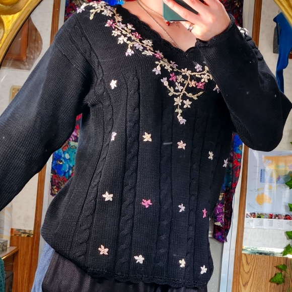 FLORAL TRIM KNIT SWEATER - Picture 3 of 9